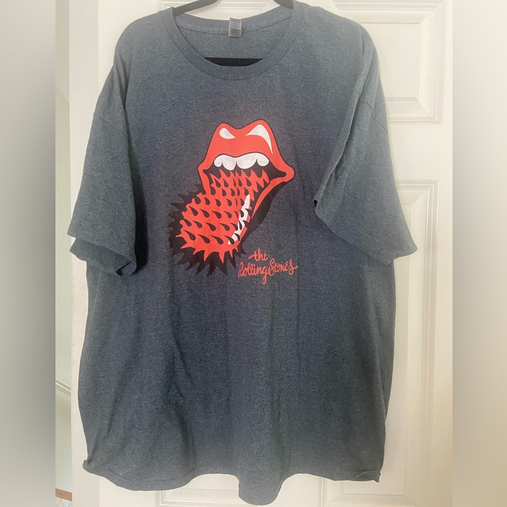 Graphic Stones Tee with Red Lips Design